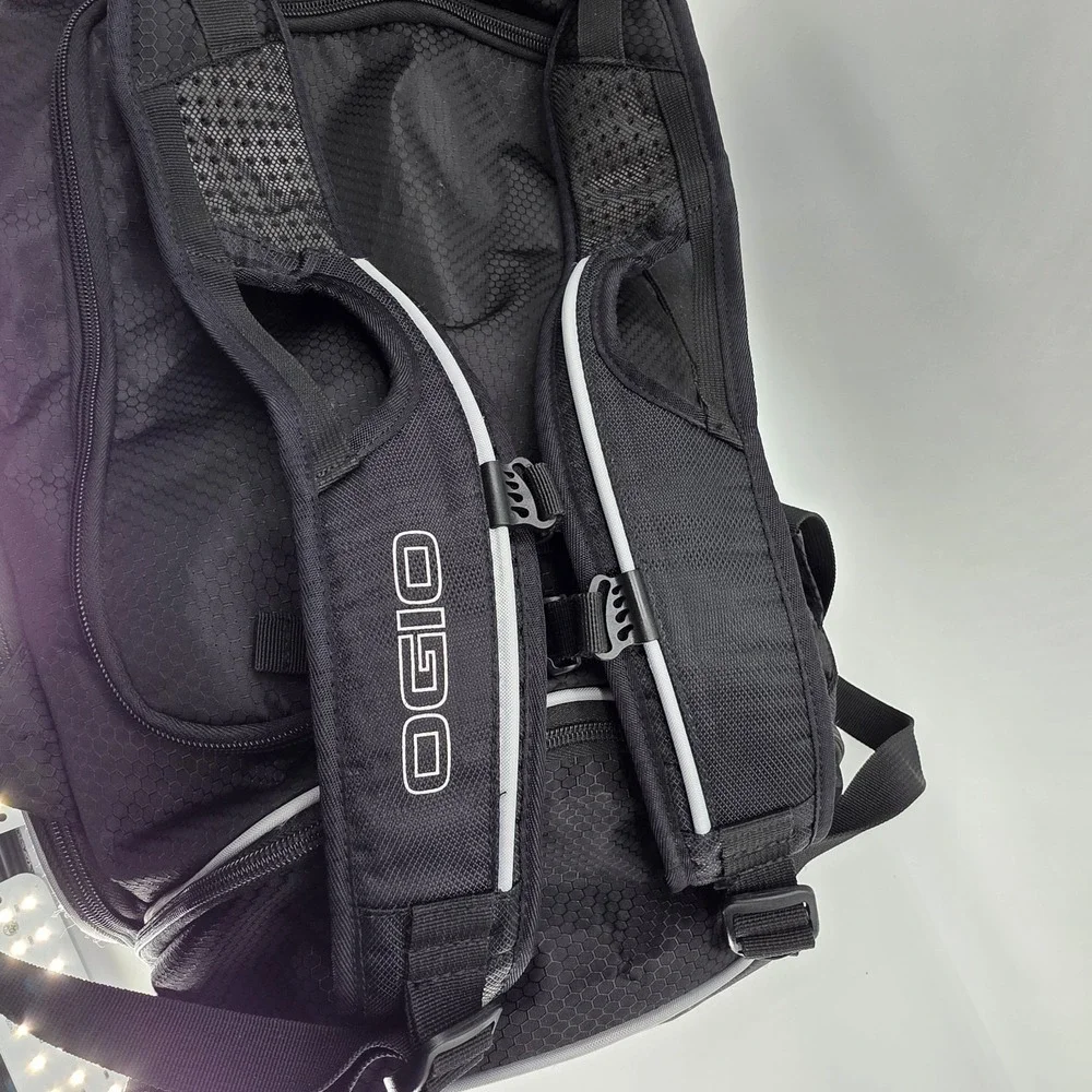 OGIO Sports Gym Duffel Bag Black Gray With Shoe Storage Nutrition Organization